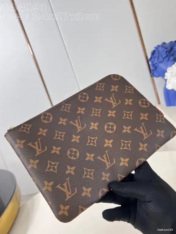LOUIS POCHETTE JOUR-24*17*1cm VUITTON 0404